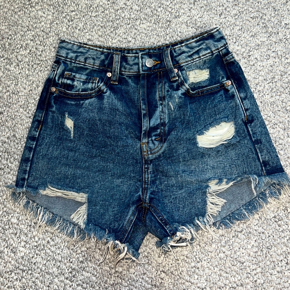 Ripped Jean shorts. Size 00 Excellent condition.